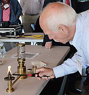 Photo showing Lighting of the Vapor Lamp Model