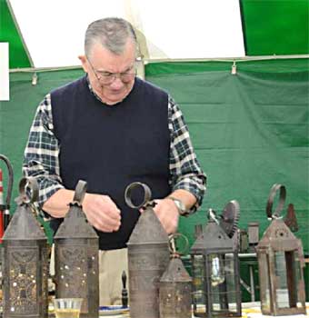 Walt Fleming's Lantern Presentation at the "Tin Lovers" meeting Show & Tell 